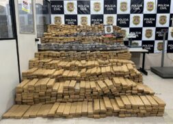 Denarc apreende 2 mil tijolos de maconha na Marginal Pinheiros