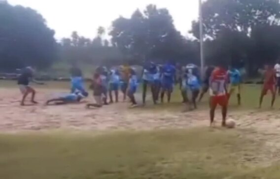 Um homem foi morto a tiros e outro foi baleado durante um jogo de futebol em Jaboatão dos Guararapes, em Pernambuco, na manhã deste domingo (23)