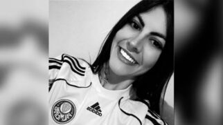 A auxiliar de sala de aula morreu nesta segunda (10), dois dias após ser atingida no pescoço por estilhaços de uma garrafa