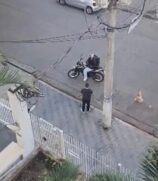 Mulher grava com o celular um assalto e quase leva um tiro do bandido na Vila Olímpia
