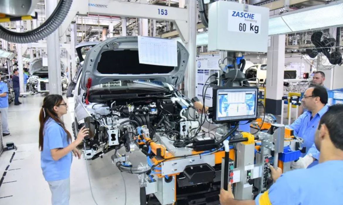 De acordo com a Volkswagen, o layoff vai ocorrer em um turno de produção e terá início no dia 1&ordm; de agosto, com previsão de durar dois meses