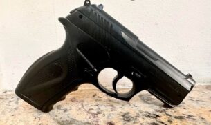 Com o homem, foi encontrado um simulacro de arma de fogo