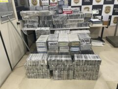 Foram encontradas dentro do imóvel 1.110 peças de cocaína, totalizando mais de 1.200 quilos da droga