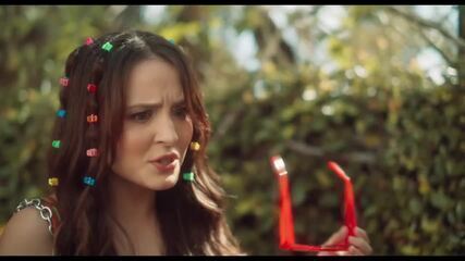Larissa Manoela em cena do trailer do filme
