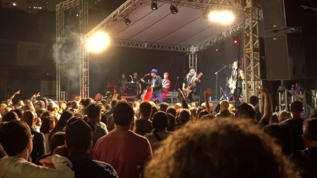 Taboão Rock Festival levou mutidão ao estacionamento do Parque das Hortênsias