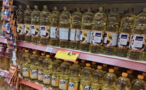A queda é sucedida por picos de inflação no produto nos últimos três anos. Em 2020, o óleo de soja fechou o ano com uma alta acumulada nos preços de 103,79%