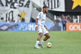 O Santos deve emprestar o lateral-direito Nathan para um clube de Portugal.
