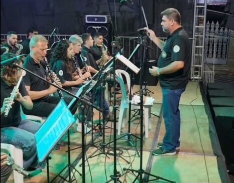 Banda Bandeirantes em apresentação no festival