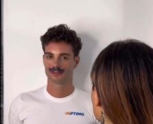 Homem tatuou um "bigode" no lugar do próprio bigode de verdade