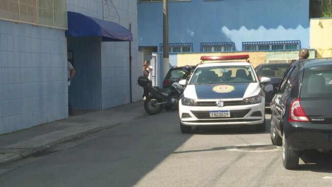 Segundo a Guarda Civil Metropolitana, o grupo pulou o muro dos fundos da escola Ana Maria Popovic por volta das 14h30