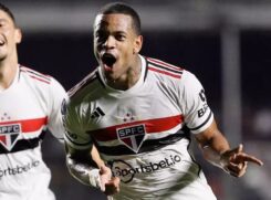 O lateral voltou de lesão recentemente e soma três jogos, tendo sido titular apenas contra o Santos