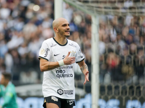 Lateral-esquerdo Fábio Santos só tem contrato com o Timão até o fim de 2023