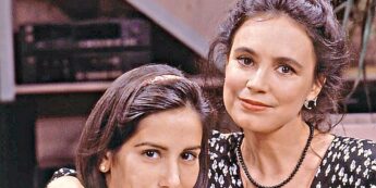 A novela contava a história de Raquel, interpretada por Regina Duarte, que é abandonada pelo marido e se vê obrigada a criar sozinha sua filha, a ambiciosa Maria de Fátima, vivida por Glória Pires