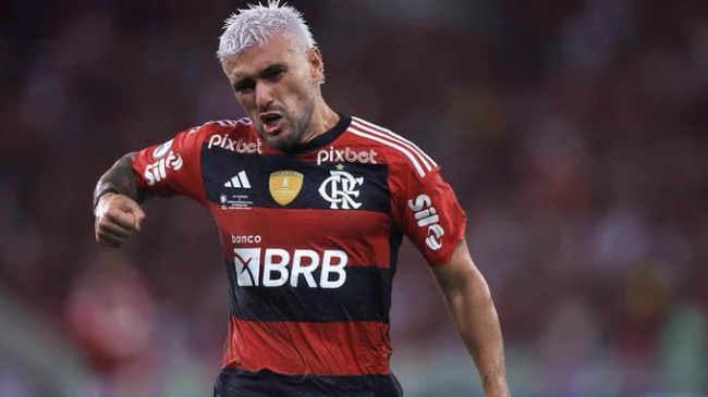 De Arrascaeta marca e garante o Flamengo na final