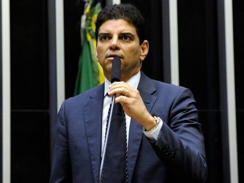 Para Cajado, "ele já está pronto (o texto), apenas faltando esses ajustes"