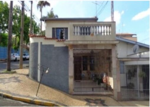 O primeiro leilão disponibiliza uma casa na cidade de Piracicaba-SP