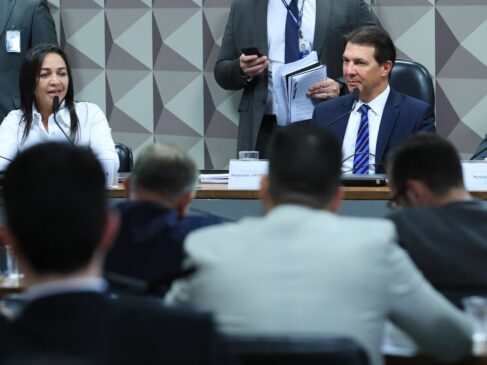 Foram escolhidos, Arthur Maia como presidente e Eliziane Gama como relatora.