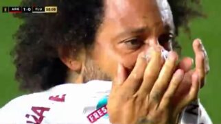 O camisa 12 foi punido aos 10 minutos do segundo tempo, após lance em que acabou pisando na perna do zagueiro Luciano Sánchez