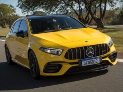 O motor a gasolina turbo de 2,0 litros do A 45 S entrega 421 cavalos de potência e 51 kgfm de torque