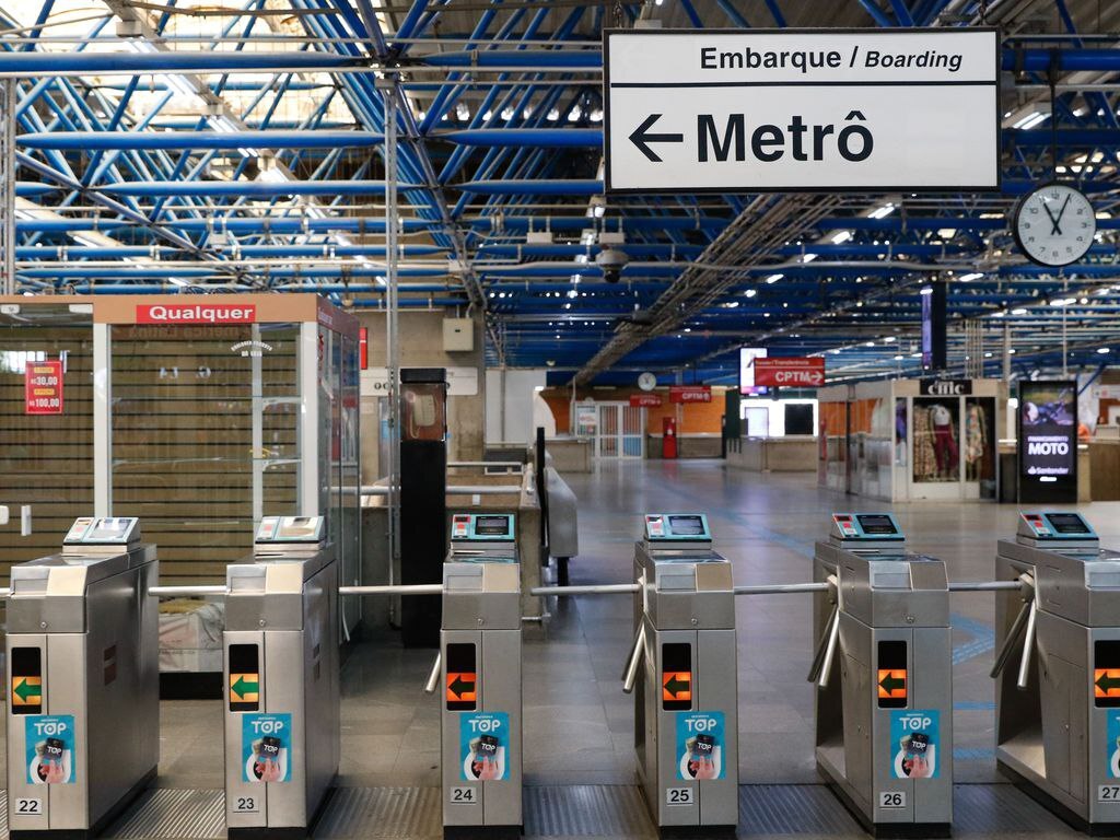 Na manhã desta segunda-feira (2) a tarifa dos trens e Metrô de São Paulo subiu para R$ 5
