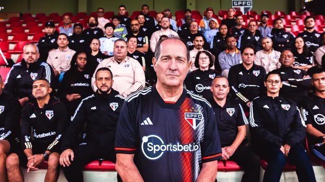 Uniforme é inspirado no tri brasileiro sob o comando de Muricy Ramalho