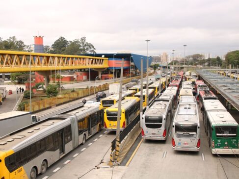 A categoria está em campanha salarial e tem feito manifestações desde a semana passada