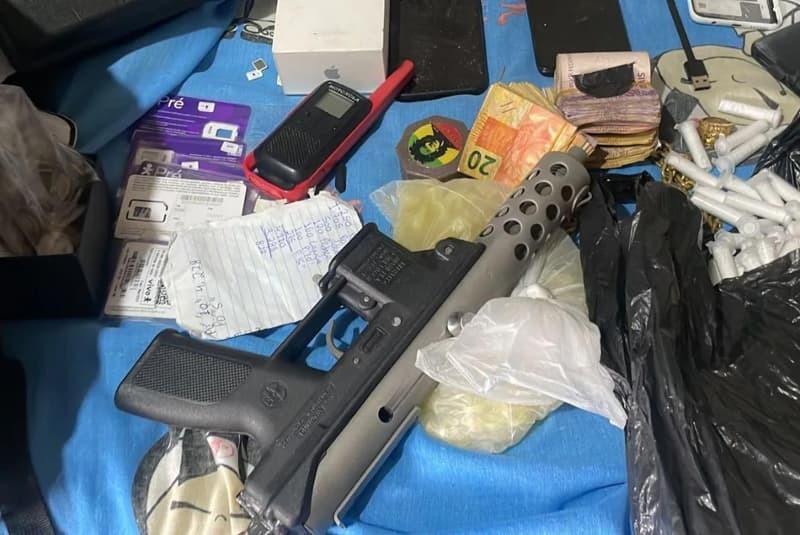 Um policial federal foi baleado na cabeça durante uma operação em Guarujá