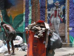 População em situação de rua no centro da cidade do Rio de Janeiro