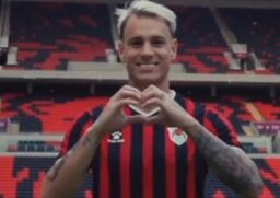 O Al Rayyan, do Qatar, anunciou nesta quarta-feira (9) a contratação do atacante Róger Guedes, ex-Corinthians