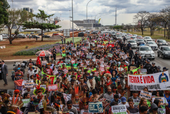 No último 30 de agosto, povos indígenas se manifestaram contra o marco temporal, em marcha pela Esplanada dos Ministérios