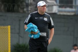 O Santos decidiu manter o técnico interino Marcelo Fernandes diante do jogo contra o Vasco