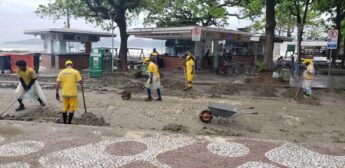 Nas imagens registradas pelo Diário do Litoral, é possível ver como ficou a orla da praia após a ressaca