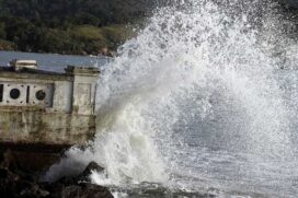 Devido a chegada de uma frente fria que avançará do Sul do país, o mar de Santos ficará agitado nos próximos dias