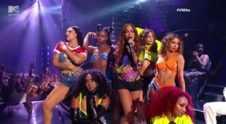 Anitta se apresentou no palco do VMA
