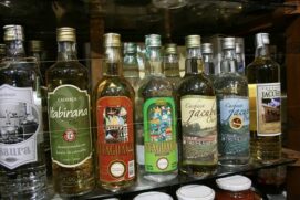 A cachaça é uma bebida rica em histórias e curiosidades