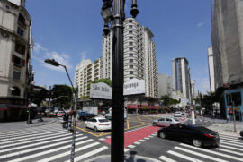 Cruzamento Avenida São João com a Avenida Ipiranga
