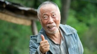 eu primeiro longa-metragem foi "Barking Dogs Never Bite", de Bong Joon-ho, lançado em 2000
