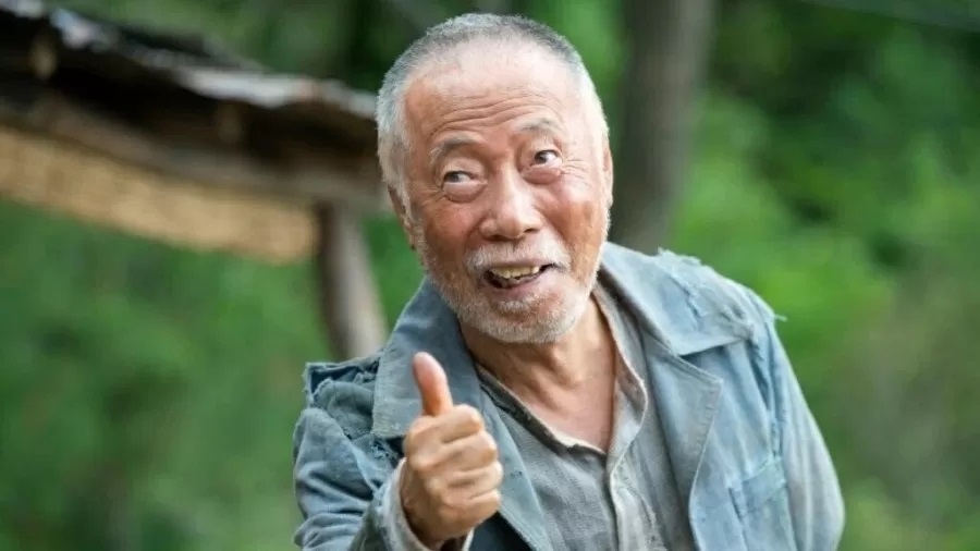 eu primeiro longa-metragem foi "Barking Dogs Never Bite", de Bong Joon-ho, lançado em 2000