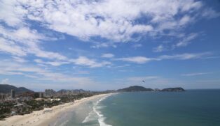 Guarujá apreende bicicletas na faixa de areia para tentar reduzir furtos de celular