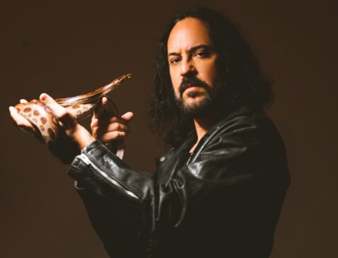 Gabriel O Pensador fala do seu novo álbum "Antídoto Para Todo Tipo de Veneno"