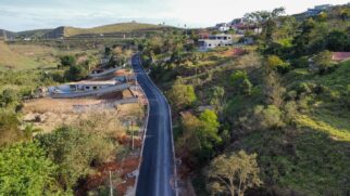 Rua Alameda das Quaresmeira, no bairro Paraíso, em Igaratá