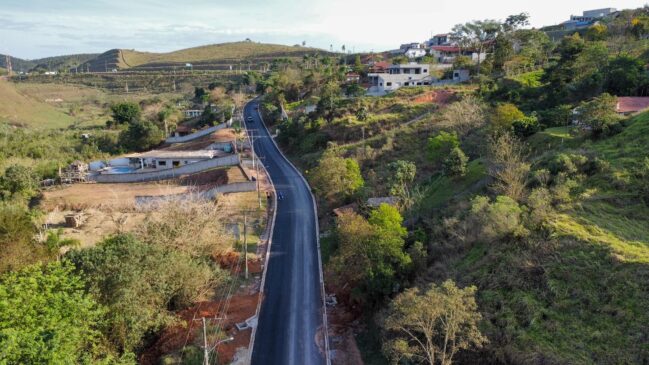 Rua Alameda das Quaresmeira, no bairro Paraíso, em Igaratá