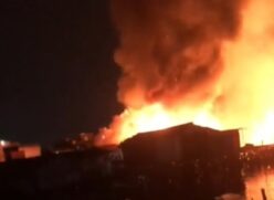 Incêndio de grandes proporções atinge a Comunidade 52, localizada no bairro Rádio Clube