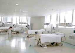O programa de Regionalização da Saúde prevê a adequação dos ambulatórios médicos de especialidades e hospitais estaduais às necessidades regionais