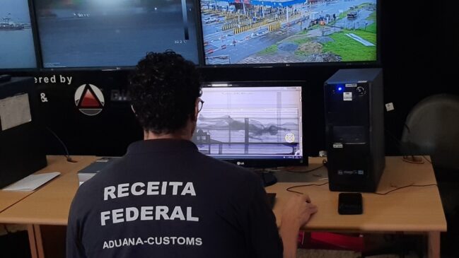 A Reportagem recebeu a informação a respeito do corpo pouco após o começo da tarde