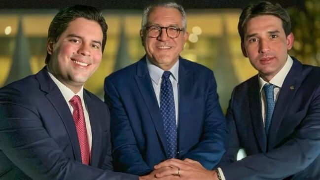 O ministro Alexandre Padilha (Relações Institucionais) recebe os novos ministros André Fufuca (Esporte) e Silvio Costa Filho (Portos e Aeroportos)