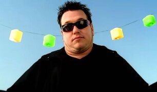 O músico Steve Harwell, 56, ex-vocalista da banda Smash Mouth, morreu nesta segunda-feira (4), aos 56 anos.
