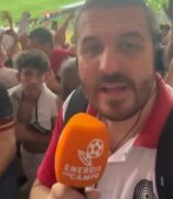 Pai parabeniza filha em meio a torcida do São Paulo