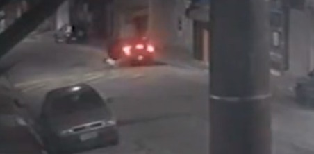 Mulher pula de carro em movimento após briga com motorista de aplicativo em Taboão da Serra