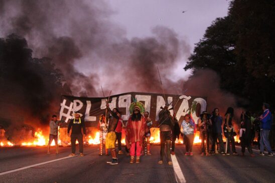 Interdição da rodovia Bandeirantes, em São Paulo, pelos indígenas do Jaraguá contra o PL 490 do marco temporal